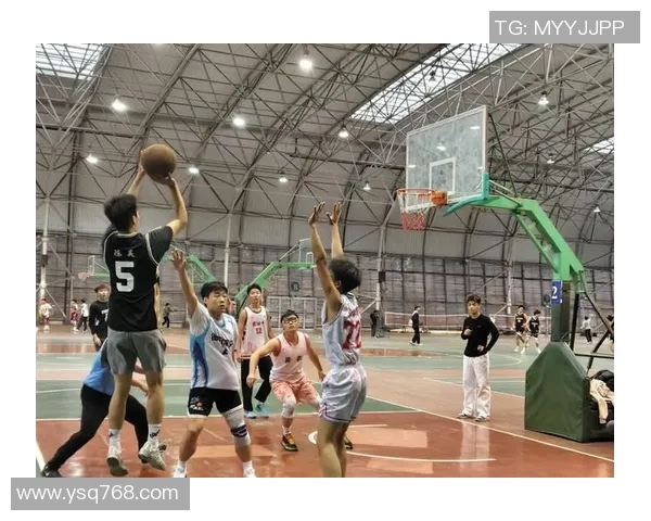 武汉篮球队的速度之美:探索快速进攻与团队协作的完美结合 武汉篮球队的速度之美:探索快速进攻与团队协作的完美结合